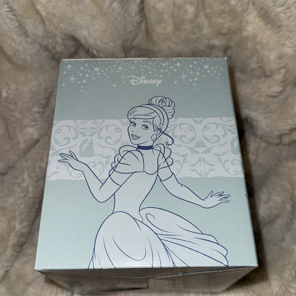 Scentsy Cinderella Scentsy Mini Warmer - NEW IN BOX - Picture 4 of 7